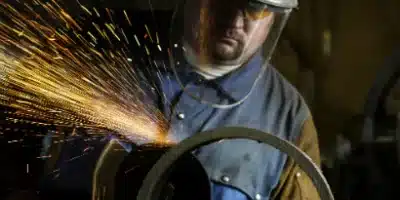 metal worker using 3m cubitron II quality abrasives