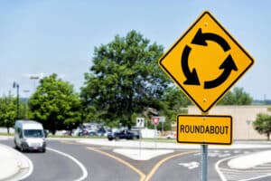 Roundabouts used as an example of bandwidth in loop network topology