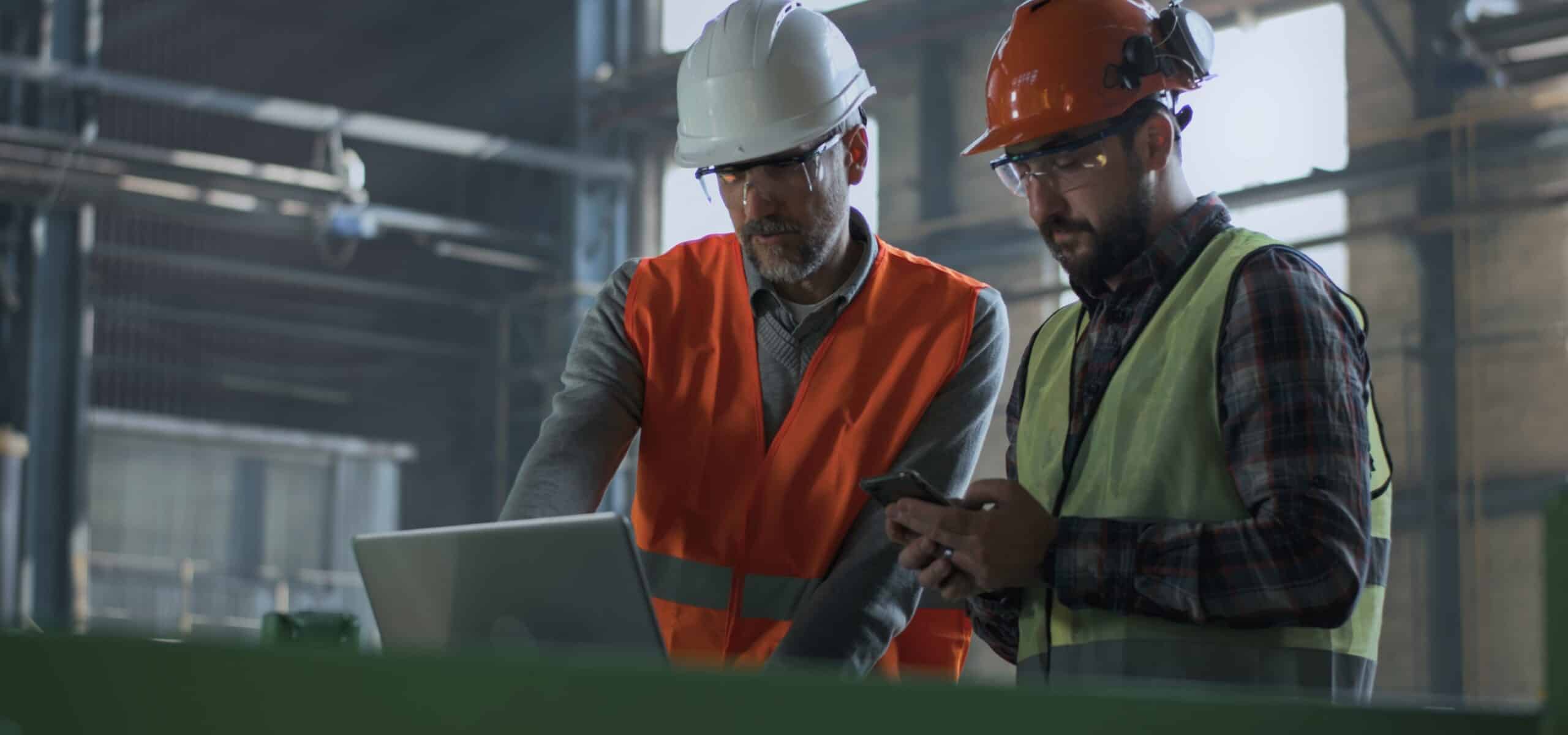photo of industrial professionals using Manufacturing Operations Management (MOM) solutions from Rockwell Automation.